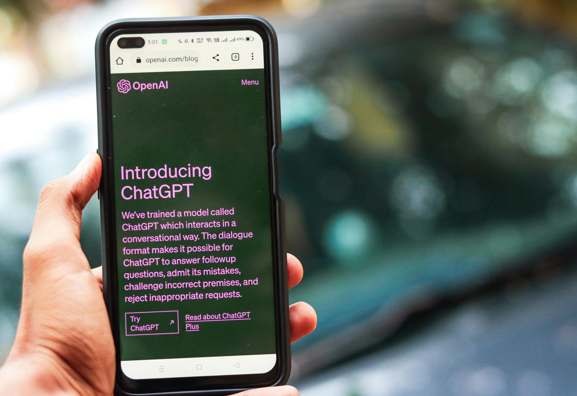 Handy Smartphone KI - ChatGPT Einsatz Mitarbeiter Sicherheit Umgang Führungskraft