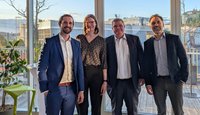 [Translate to English:] Schulmeister Graz Personalberatung 25 jahre Weinverkostung Standortleiter Personalberater Kevin Hütter Personalberaterin Chiara Steinwender, Gründer Schulmeister Matthias, Personalberater Robert Szvetecz