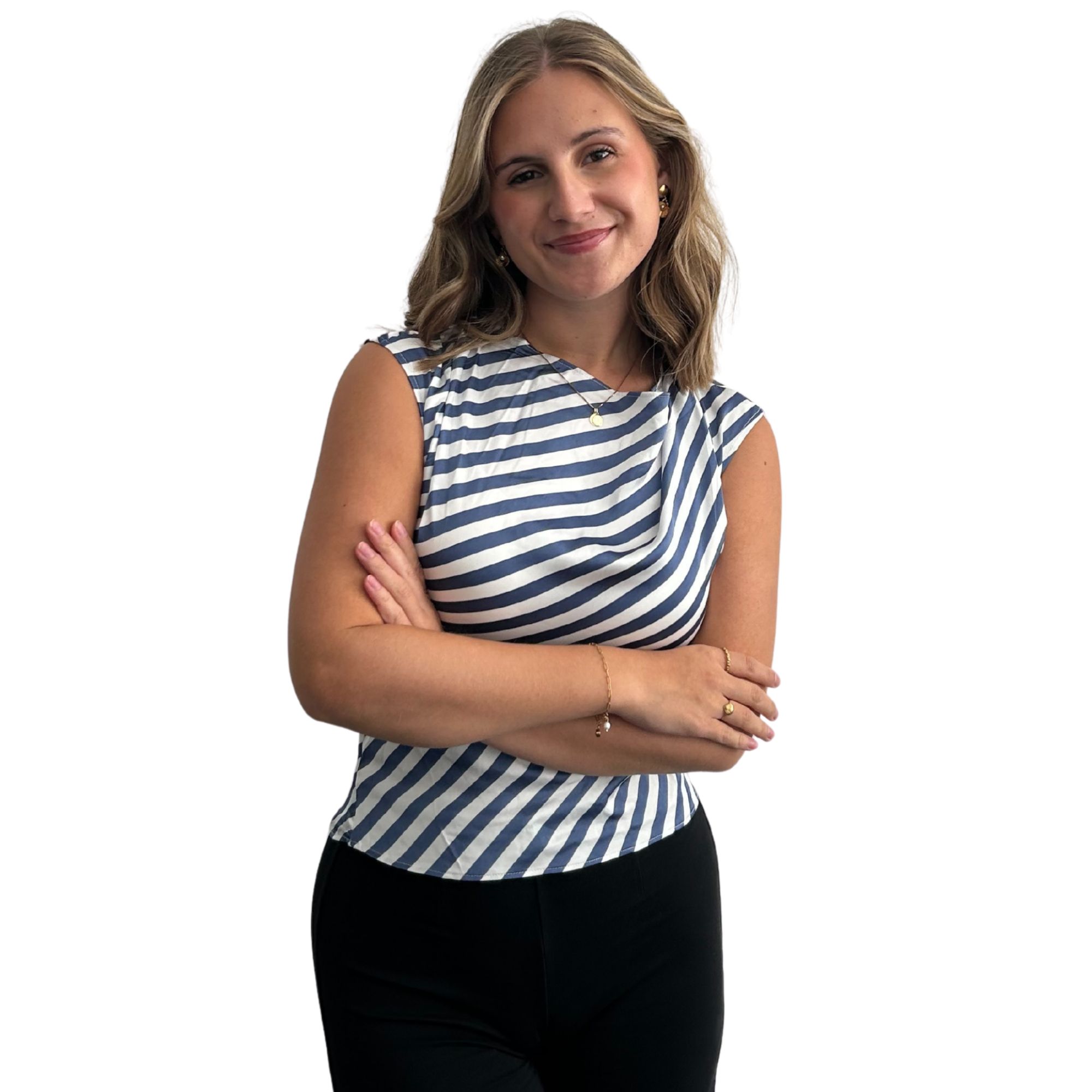 junge Studentin mit verschränkten Armen