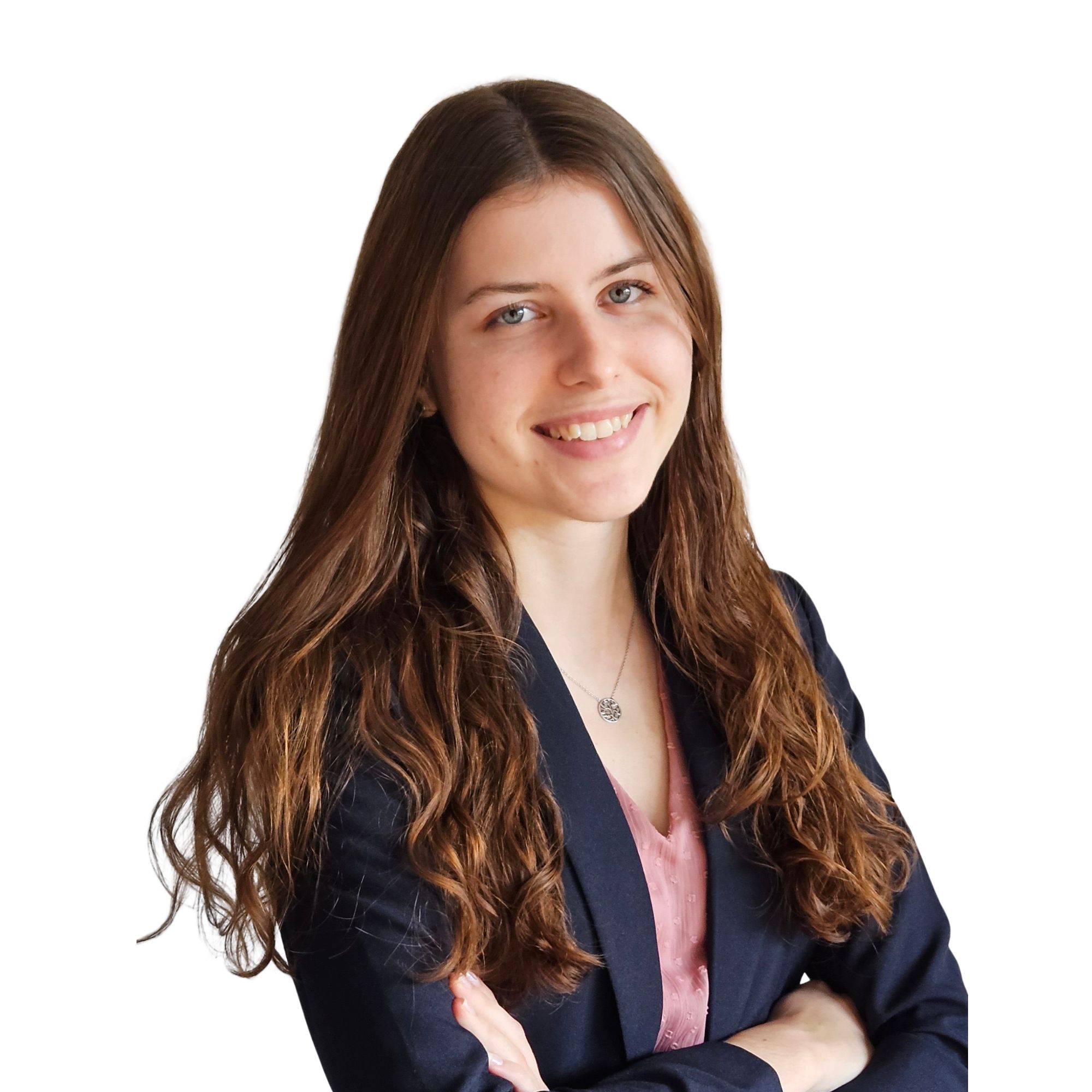 Schulmeister Assistentin Bianca Kogler lächelt freundlich. Sie trägt einen schwarzen Blazer.