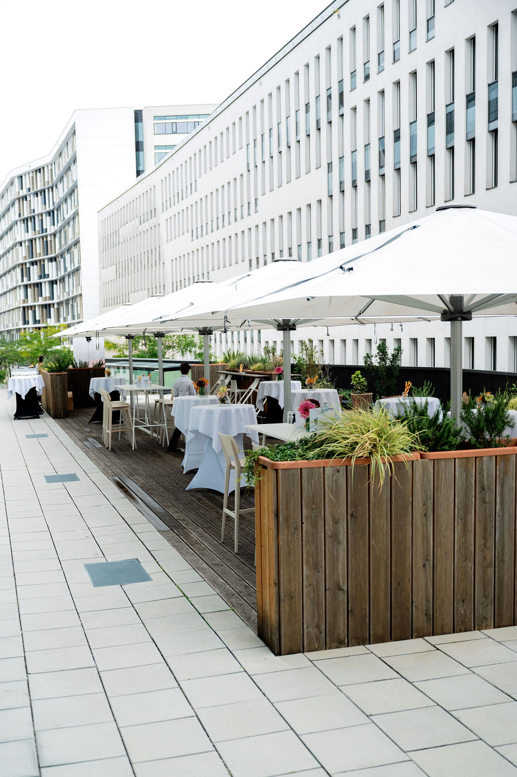 Terrasse des Quartier Sechs bei der Jubiläumsfeier von Schulmeister in Wien September 2026 Jubiläumsfeier in Wien | Schulmeister Personalberatung