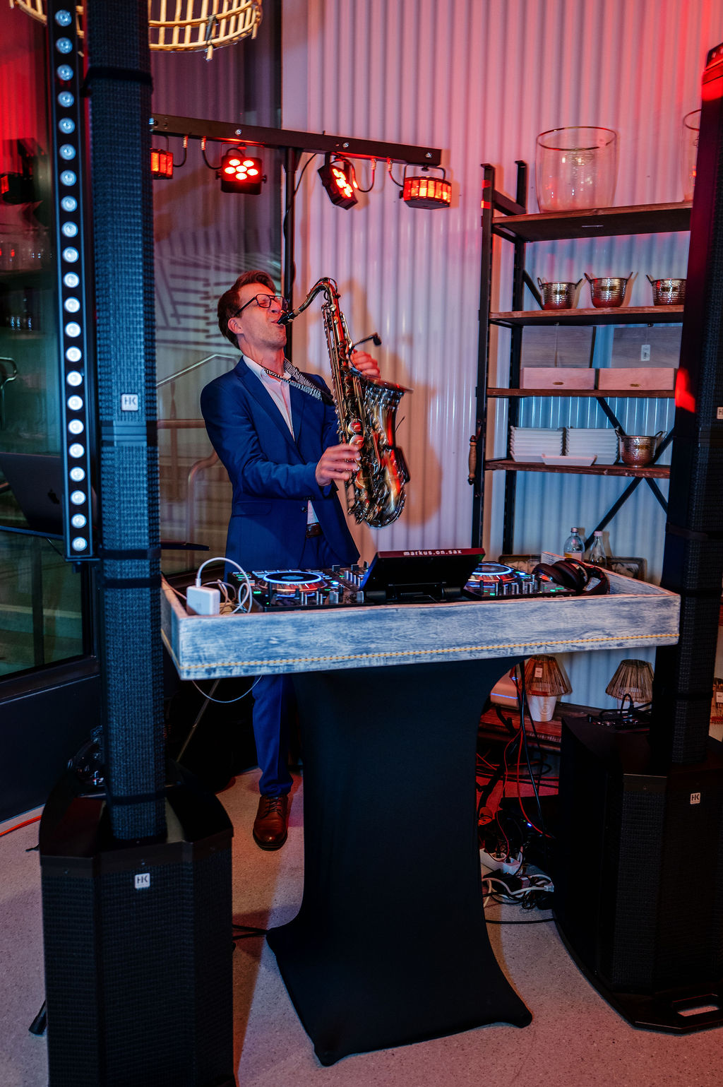 DJ + Saxophonist bei der 25-Jahre-Jubiläumsfeier von Schulmeister
