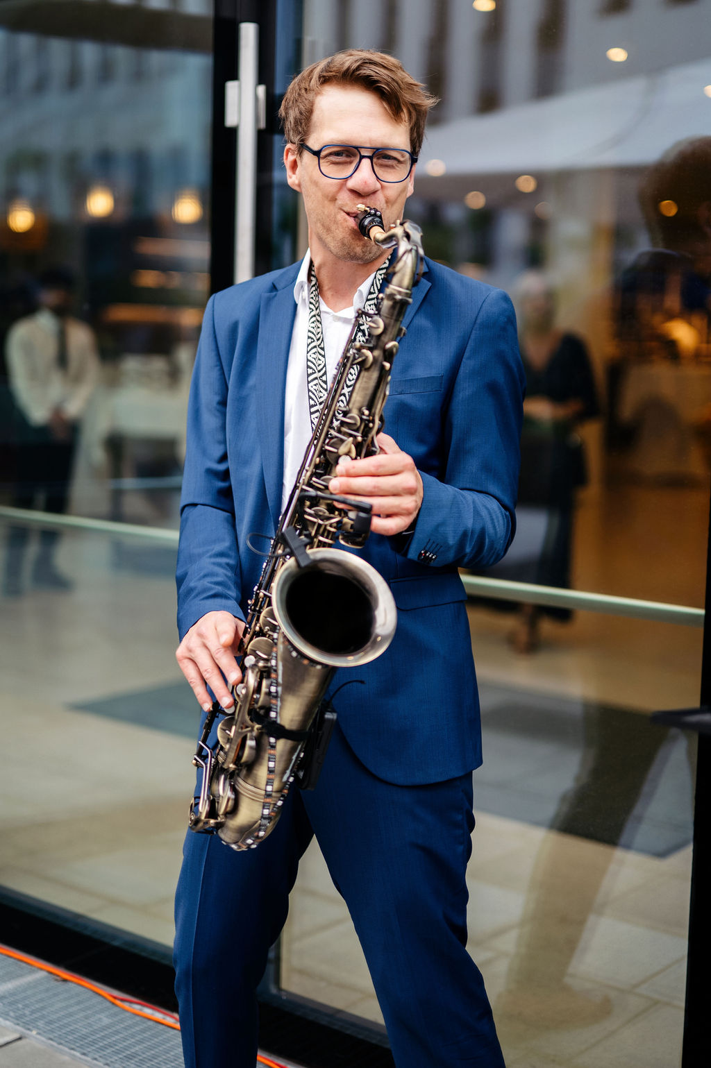 Saxophonist Markus on Sax bei der musikalischen Begleitung der Schulmeister Jubiläumsfeier in Wien | Schulmeister Personalberatung