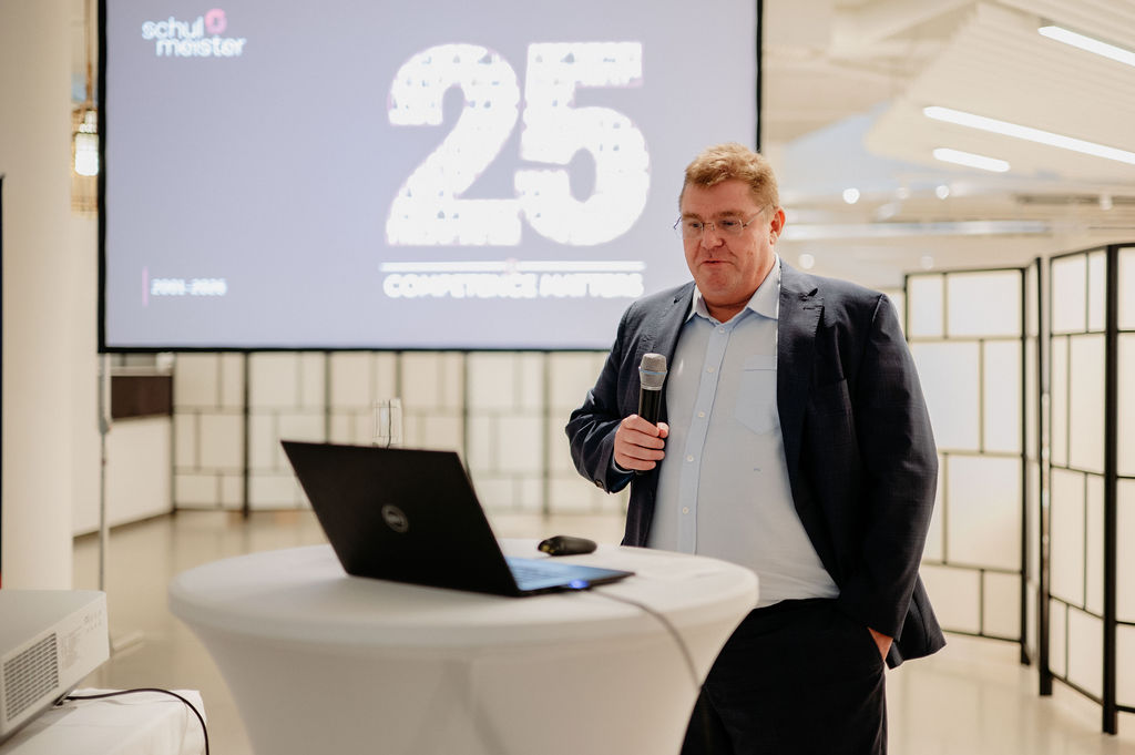 Unternehmensgründer Matthias Schulmeister | Präsentation zum 25-jährigen Jubiläum von Schulmeister | Schulmeister Personalberatung